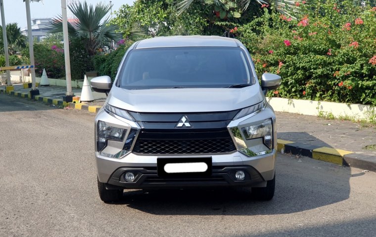 Mitsubishi Xpander GLS A/T 2022 silver km 14 ribuan matic pajak panjang tangan pertama dari baru