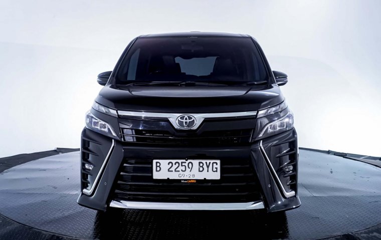 Toyota Voxy 2.0 A/T 2018