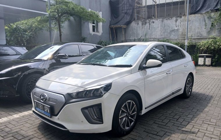 Jual cepat Hyundai Ioniq Signature 2021 Putih