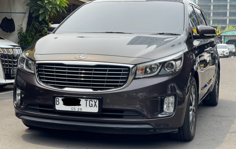 KIA SEDONA ULTIMATE AT COKLAT 2017 DIJUAL CEPAT TERMURAH