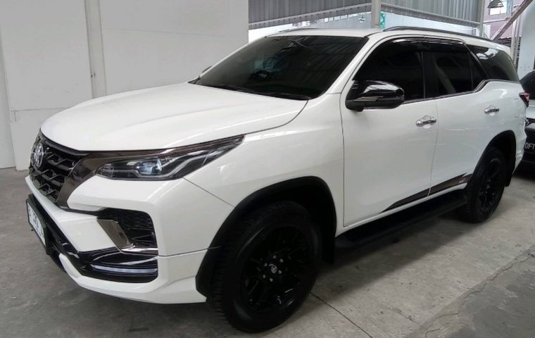 Toyota Fortuner 2.8 GR Sport AT 2022 Putih