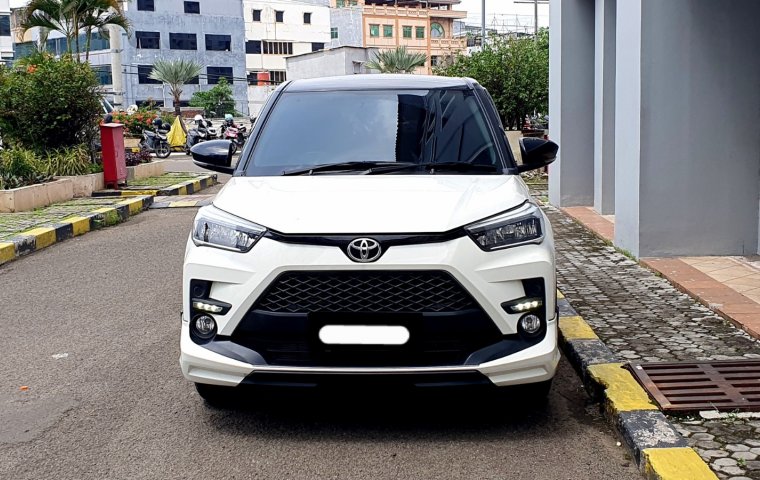 Toyota Raize 1.0T GR Sport CVT (One Tone) 2022 putih km 18ribuan cash kredit proses bisa dibantu