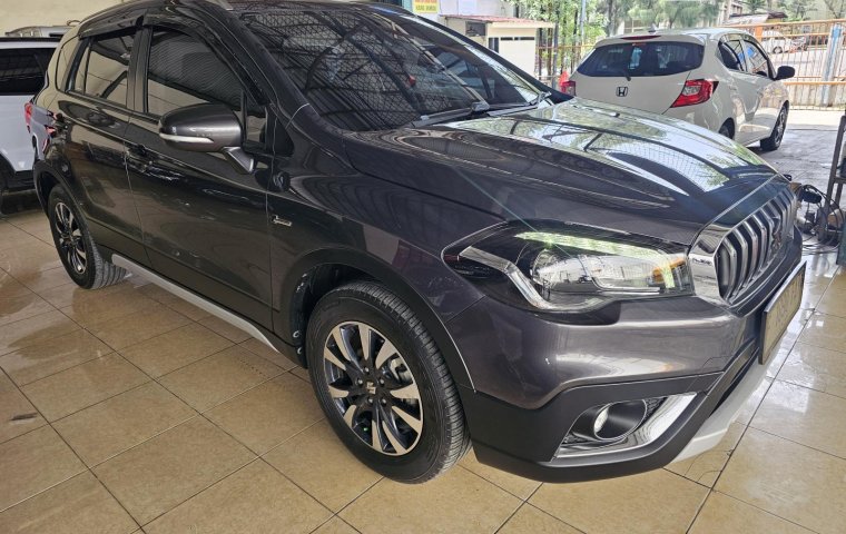 Suzuki SX4 S-Cross New  At 2022 Abu abu