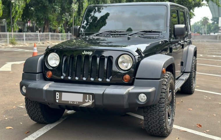 JEEP WRANGLER 3.8L BENSIN AT HITAM 2011 LOW KM DIJUAL CEPAT TERMURAH