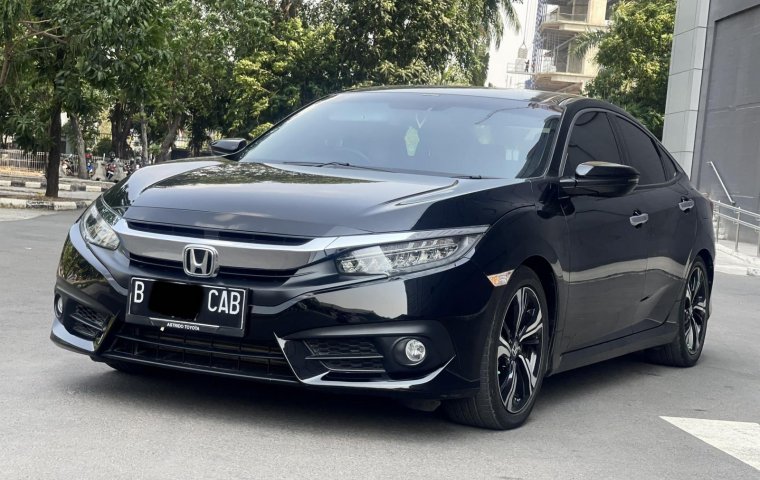 CIVIC SEDAN TURBO AT HITAM 2017 LOW KM DIJUALCEPAT MURAH