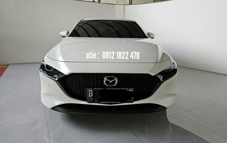 Mazda 3 Hatchback Skyactive 2.0 AT ( Matic ) 2020 Putih Km Antik 17rban Good Condition siap pakai