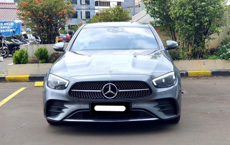 Mercedes-Benz E-Class E 300 2023 abu amg line km 24 ribuan