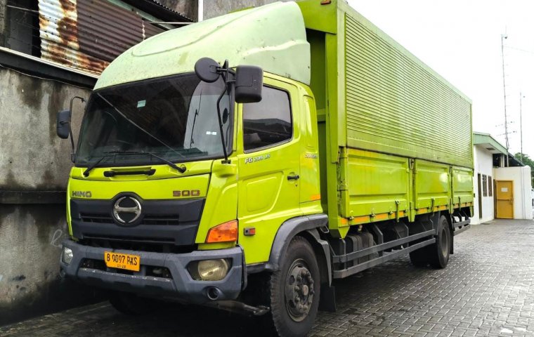 MULUS+banBARU MURAH Hino engkel 4x2 FG 235 JS Wingbox 2018 wing box