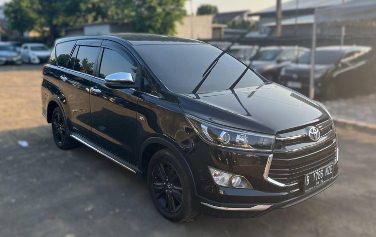 Toyota Innova 2.0 Venturer AT 2019 / Promo DP Minim