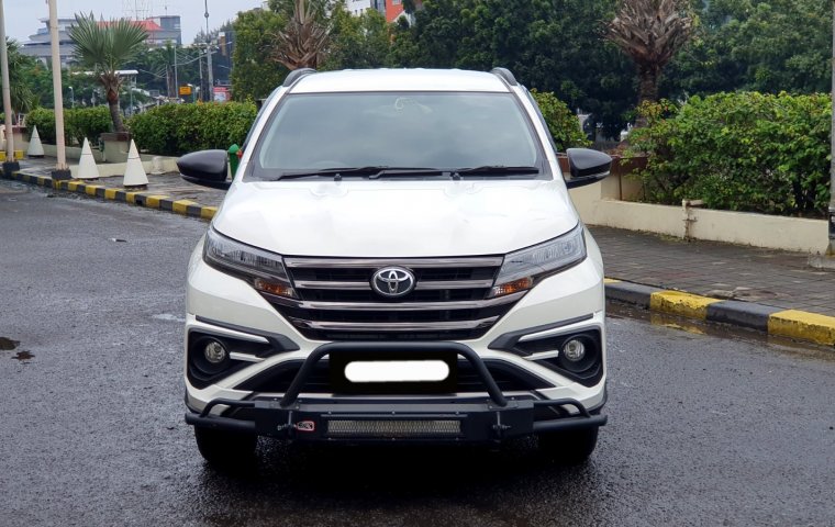 Toyota Rush GR A/T 2021 putih km 14 ribuan