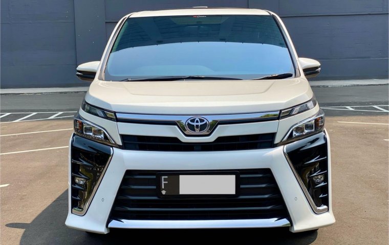 Toyota Voxy 2.0 A/T 2019 Putih