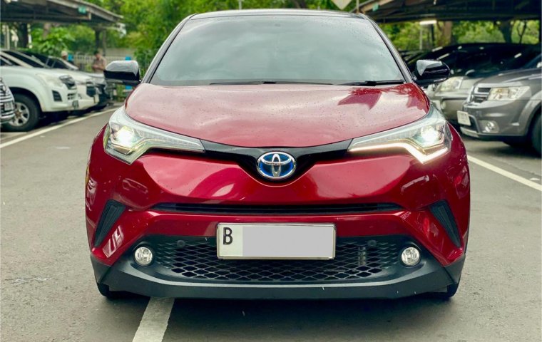 Toyota C-HR 1.8 L HV CVT Dual Tone 2021 Merah