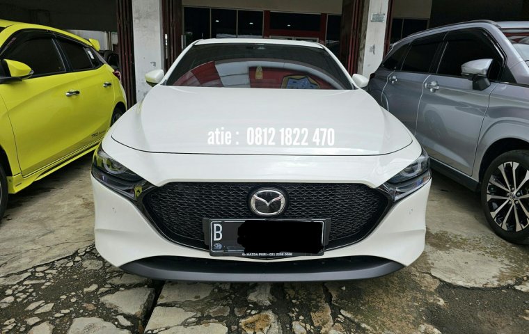 Mazda 3 Hatchback Skyactive 2.0 AT ( Matic ) 2020 Putih Antik Km 17rban Mulus Siap Pakai