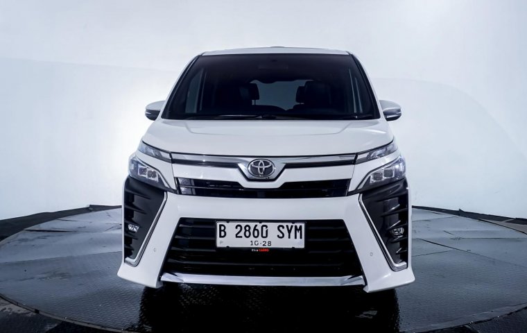 Toyota Voxy 2.0 A/T 2018