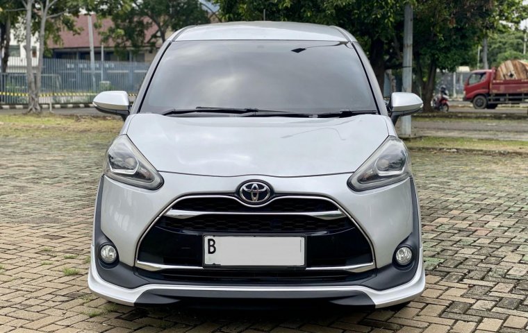 Toyota Sienta Q 2019 Silver