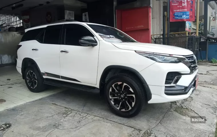 Toyota Fortuner VRZ GR Sport 2.8 AT 2022 - Gratis Asuransi All Risk - B1842ZJC