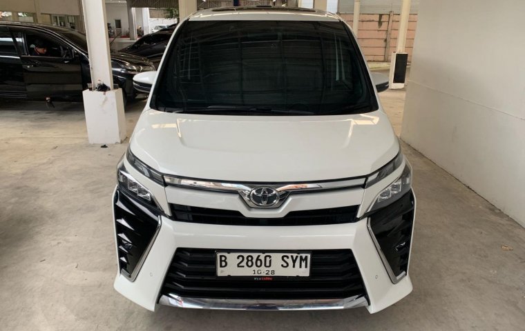 Toyota Voxy 2.0 CVT 2018