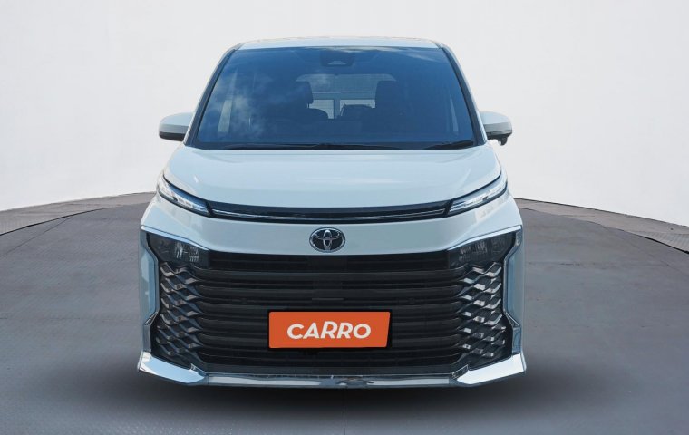 Toyota Voxy 2.0 A/T 2022 Putih