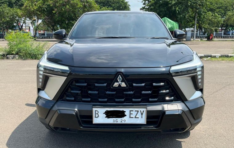 Mitsubishi XForce Ultimate CVT Hitam