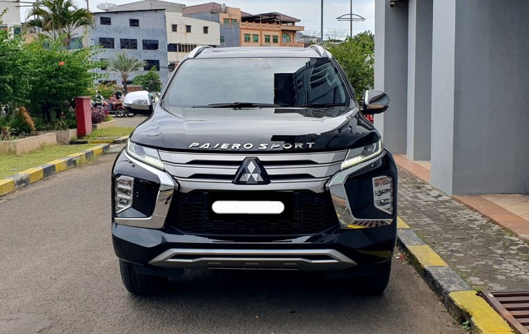 Mitsubishi Pajero Sport NewDakar Ultimate 4x4 A/T 2024 hitam km 4 ribuan