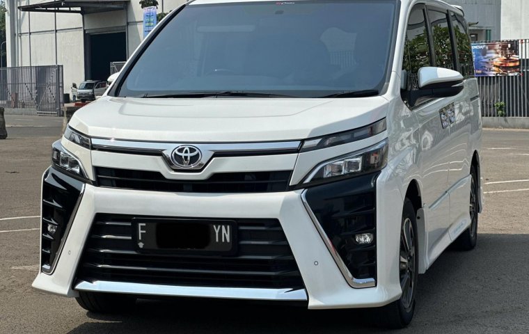 TOYOTA VOXY 2.0 AT PUTIH SIAP PAKAI DIJUAL CEPAT TERMURAH