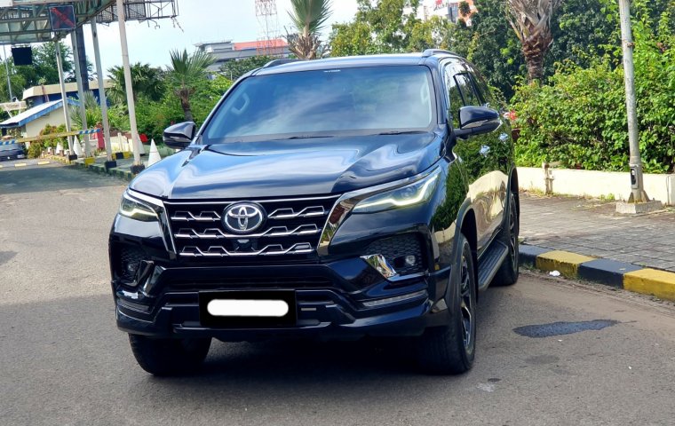 Toyota Fortuner New  4x2 2.4 GR Sport A/T 2022 diesel hitam pajak panjang siap pakai