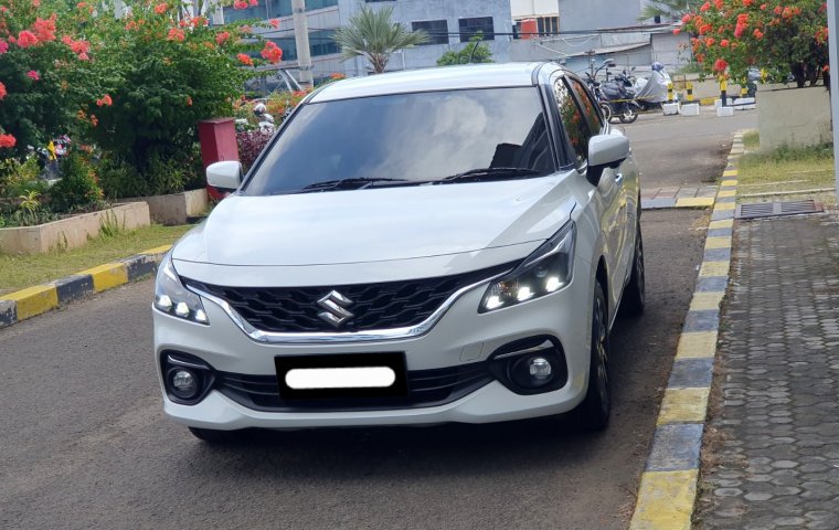Suzuki Baleno Hatchback A/T 2023 putih km antik 7 ribuan