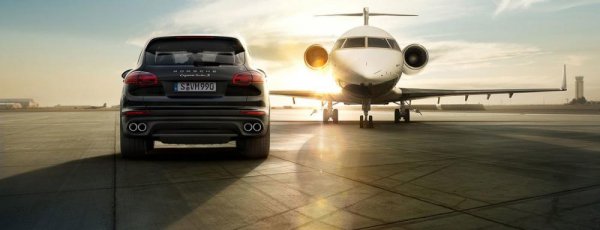 Hebat banget! Mobil Porsche Dipakai untuk Menderek Airbus A380.