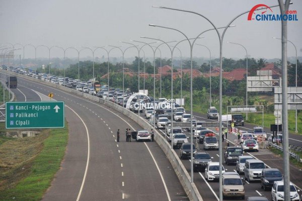 Arus Mudik Padat, Ketahui Tips Aman Berkendara di Jalan Tol