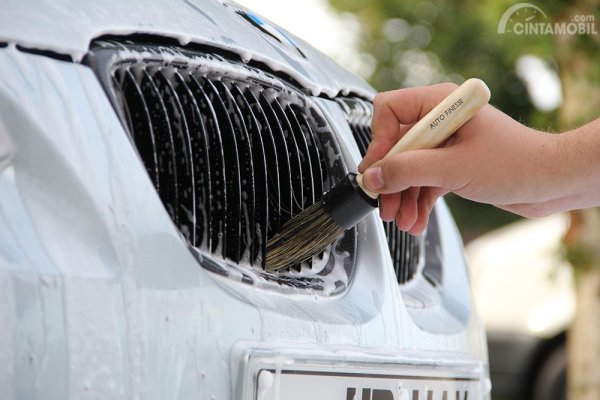 Hati-hati Jangan Salah Pakai, Berikut Jenis-Jenis Sikat Pembersih Mobil