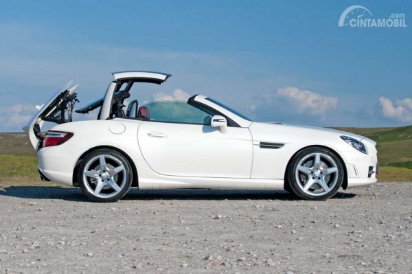 teknologi Magic Sky Control Mercedes-Benz SLK-Class 2011 berwarna putih