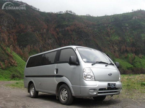 Review KIA Travello 2006: Paket Lengkap Untuk Pebisnis Travel dan ...