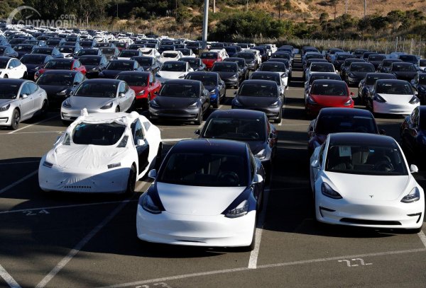 Fitur Tesla Enhanced Summon, Layaknya Memiliki Chauffeur Pribadi