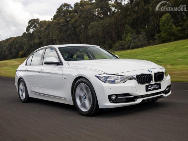 Dua Pilihan Sedan Mewah Bekas Harga Mirip, BMW 320i 2013 atau Honda Accord 2013?