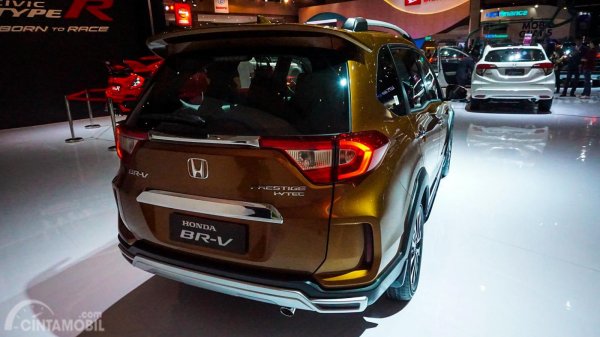 eksterior belakang New Honda BR-V 2019 berwarna kuning