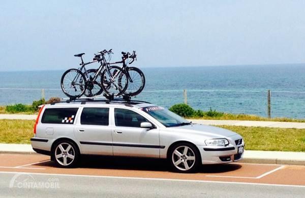 Tips Pasang Bike Rack di Mobil, Hati-hati Lepas!