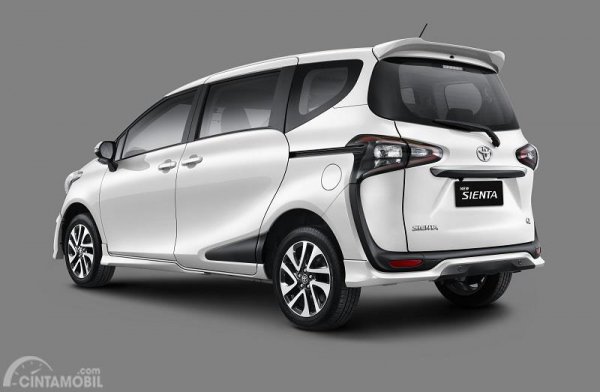 tampilan belakang Toyota Sienta 2019 Indonesia berwarna  putih