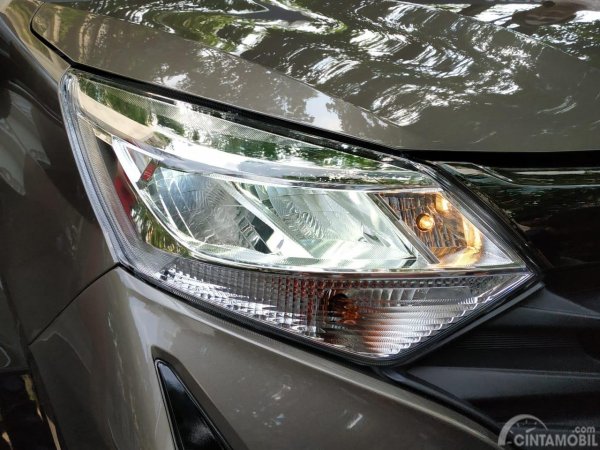 Gambar menunjukkan Headlamp Toyota New Calya 1.2 G 2019