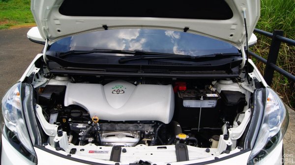 Gambar menunjukkan Mesin 2NR-FE Toyota Sienta 1.5 V MT 2016