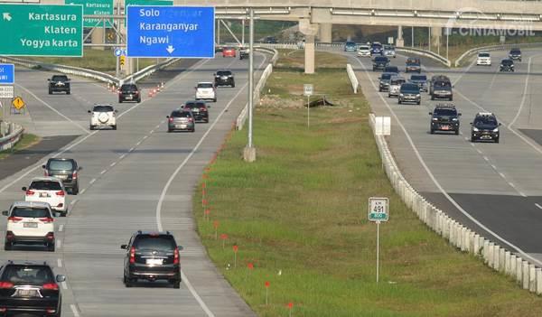 Bukan Sekedar Estetika, Ini Fungsi Jalur Hijau di Tengah Jalan Tol