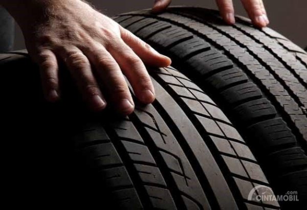 3 Cara Merawat Ban Mobil Yang Tidak Terpakai, Dijamin Jadi Lebih Awet