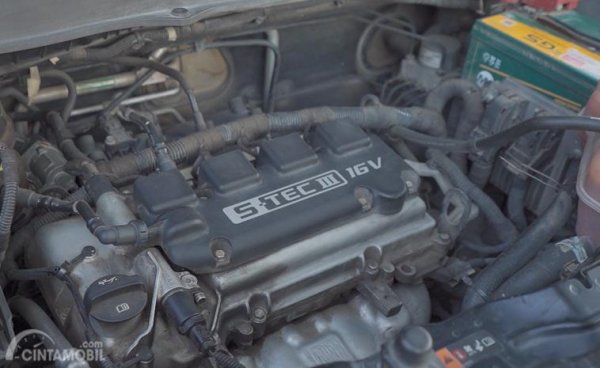 mesin Chevrolet Spin 1.5 LTZ 2014 berwarna hitam