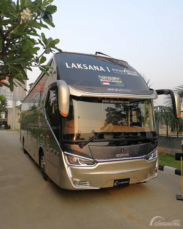 Foto bus buatan Karoseri Laksana, All New Legacy SR2 XHD Prime
