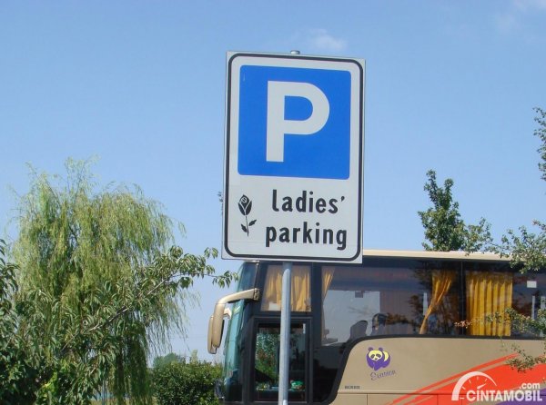 Ladies Parking, Parkir Lebih Aman Buat Pengemudi Wanita