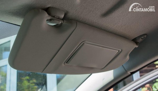 Ini Tips Merawat dan Memanfaatkan Sun Visor Mobil