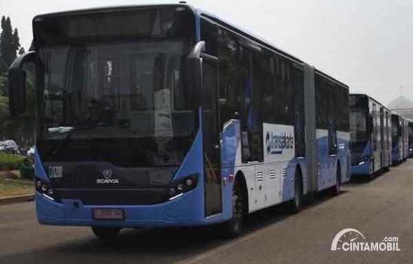 Transjakarta Rutin Bersihkan Halte dan Bus untuk Mencegah Virus Corona