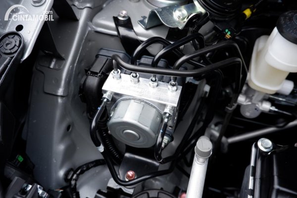 Gambar menunjukkan modul ABS Toyota Agya TRD 2020