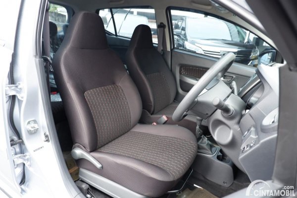 Gambar menunjukkan kursi Toyota Agya TRD S 2020