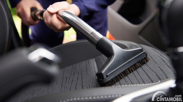 Ketahui, Ini 7 Bagian Paling Kotor di Dalam Mobil!