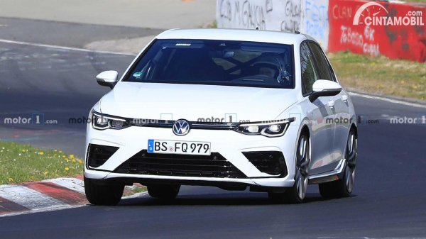 Belum Diluncurkan, VW Golf R Terjepret Kamera Hampir Tanpa Kamuflase
